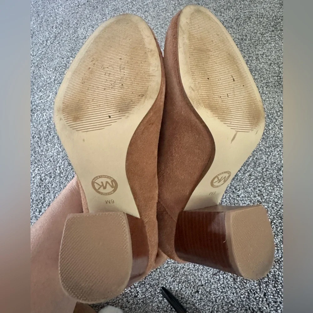 Michael Kors Women’s 6 Avery Suede Boot Pre-Loved Color: Acorn